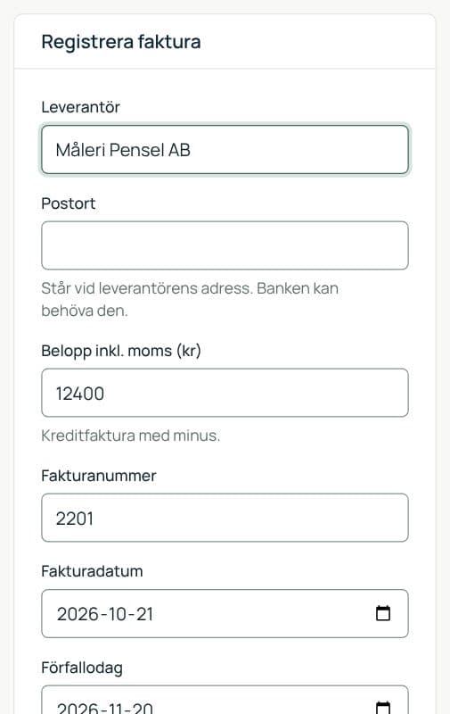 Läs av fakturan har fyllt i belopp, fakturanummer, datum, bankgiro och OCR